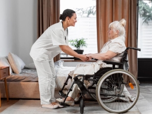 In-home care caregiver providing elder care in Connecticut. Caregiver respite services, Bridgeport CT.